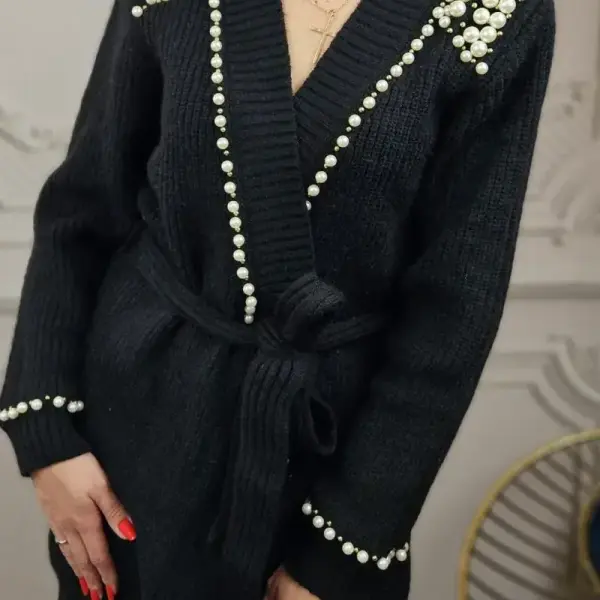Cardigan negru tricotat cu perle