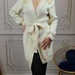 Cardigan crem tricotat cu perle